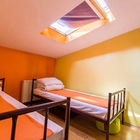 Let's Rock Party Hostel! Age Limit From 18 Until 40! Hostal Cracovia