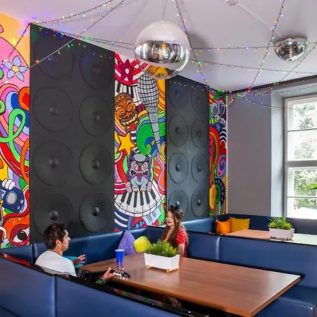 Let's Rock Party Hostel! Age Limit From 18 Until 40! אכסניה קרקוב