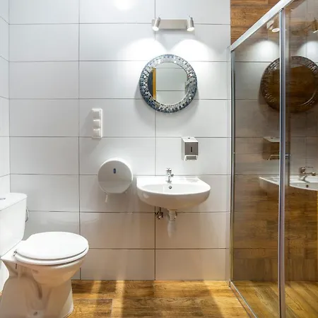 אכסניה Let's Rock Party Hostel! Age Limit From 18 Until 40! קרקוב