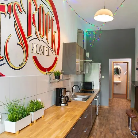 Let's Rock Party Hostel! Age Limit From 18 Until 40! Ostello