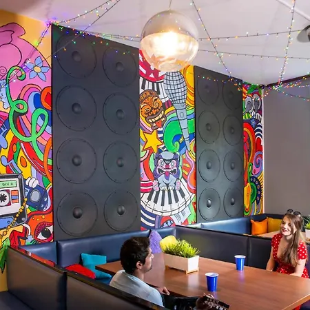 אכסניה Let's Rock Party Hostel! Age Limit From 18 Until 40! קרקוב