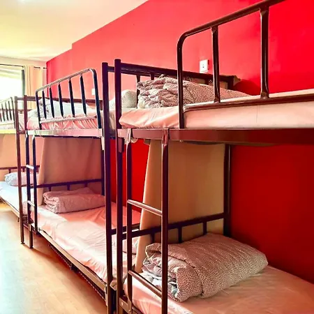 Let's Rock Party Hostel! Age Limit From 18 Until 40! Ostello *