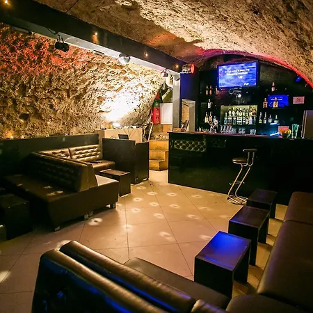 Let's Rock Party Hostel! Age Limit From 18 Until 40! אכסניה *