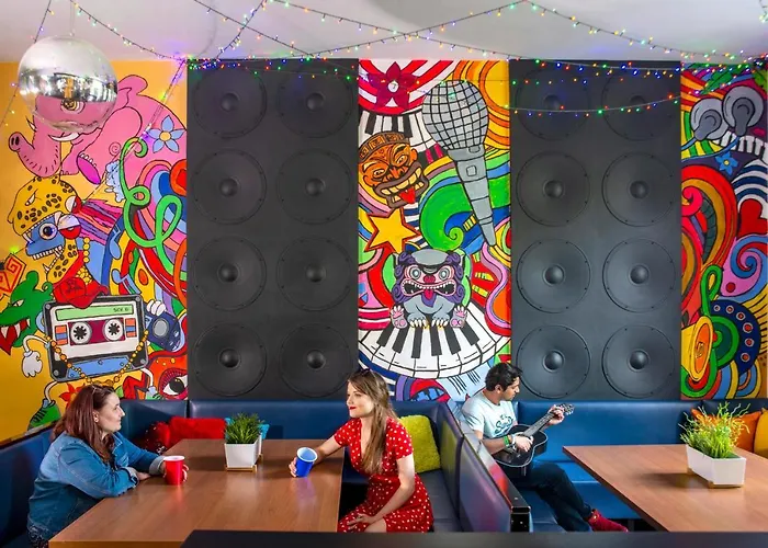 호스텔 Let's Rock Party Hostel! Age Limit From 18 Until 40! 크라쿠프