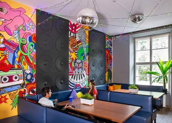 Let's Rock Party Hostel! Age Limit From 18 Until 40! 호스텔 크라쿠프