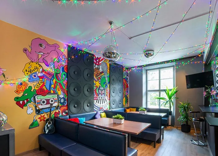 호스텔 Let's Rock Party Hostel! Age Limit From 18 Until 40!