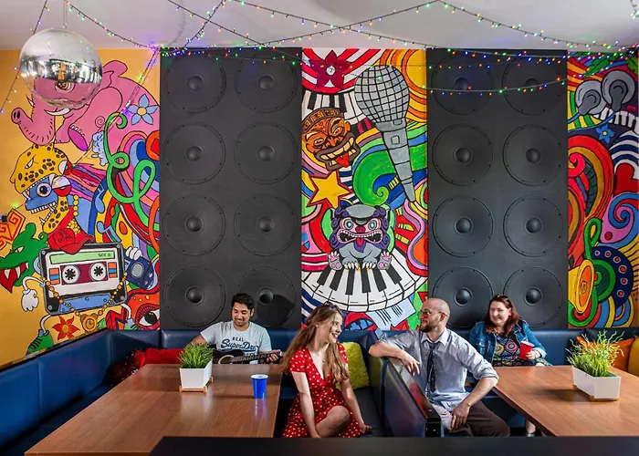 호스텔 Let's Rock Party Hostel! Age Limit From 18 Until 40! 크라쿠프